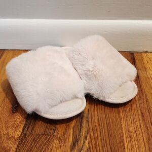 Jessica Simpson Light Pink Fuzzy Slippers